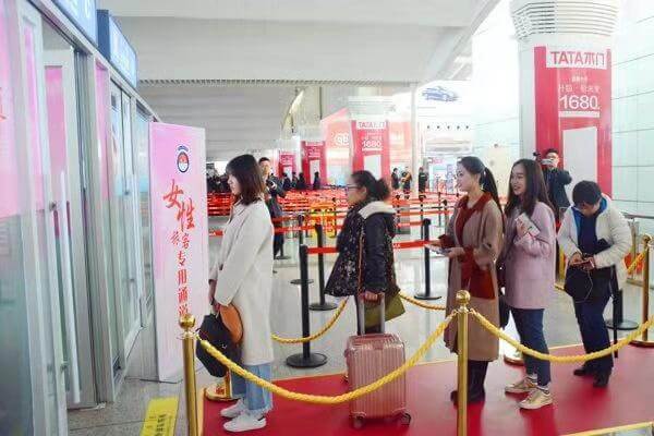 女性安检通道